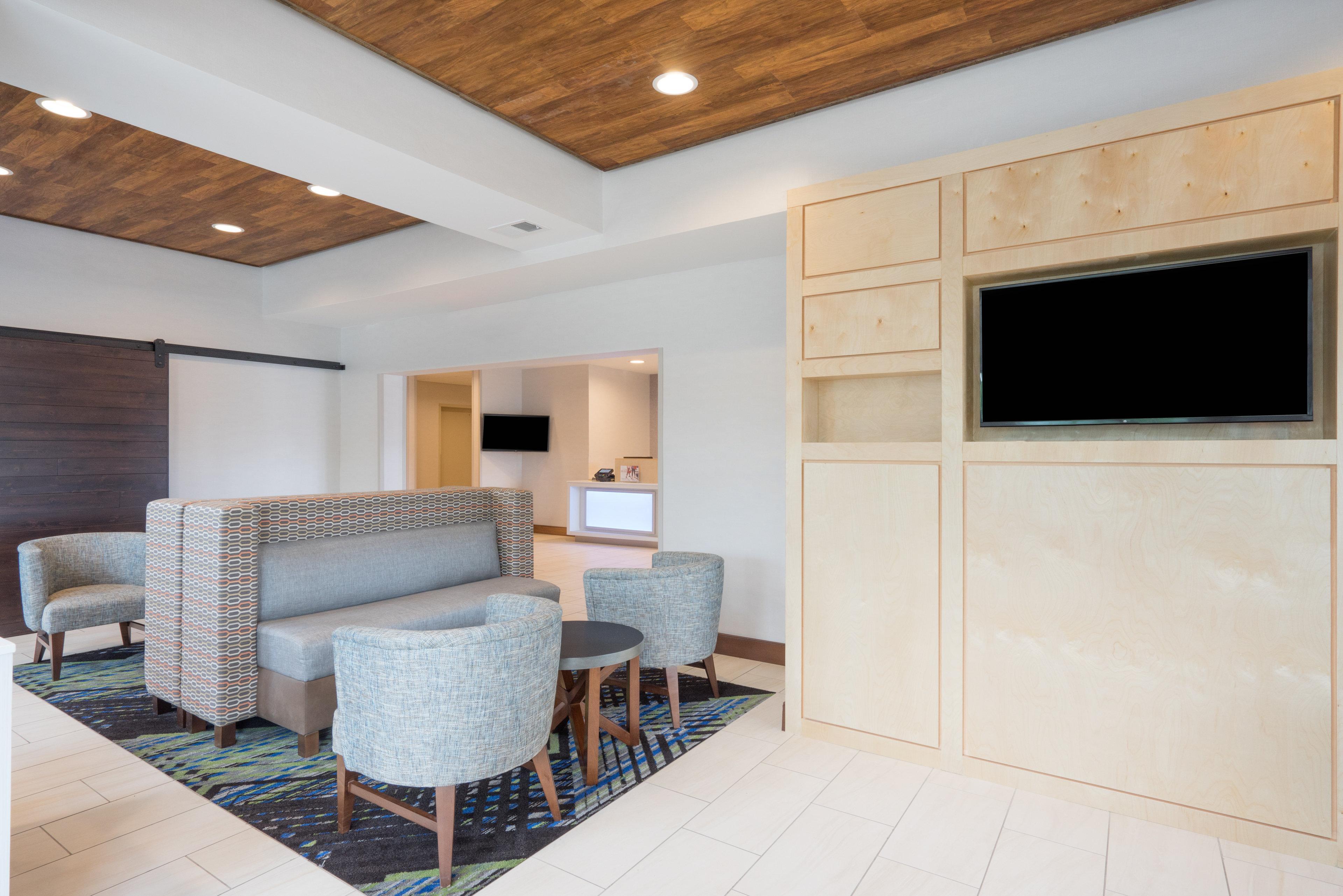 Holiday Inn Express Hotel & Suites Frankfort By Ihg Bagian luar foto