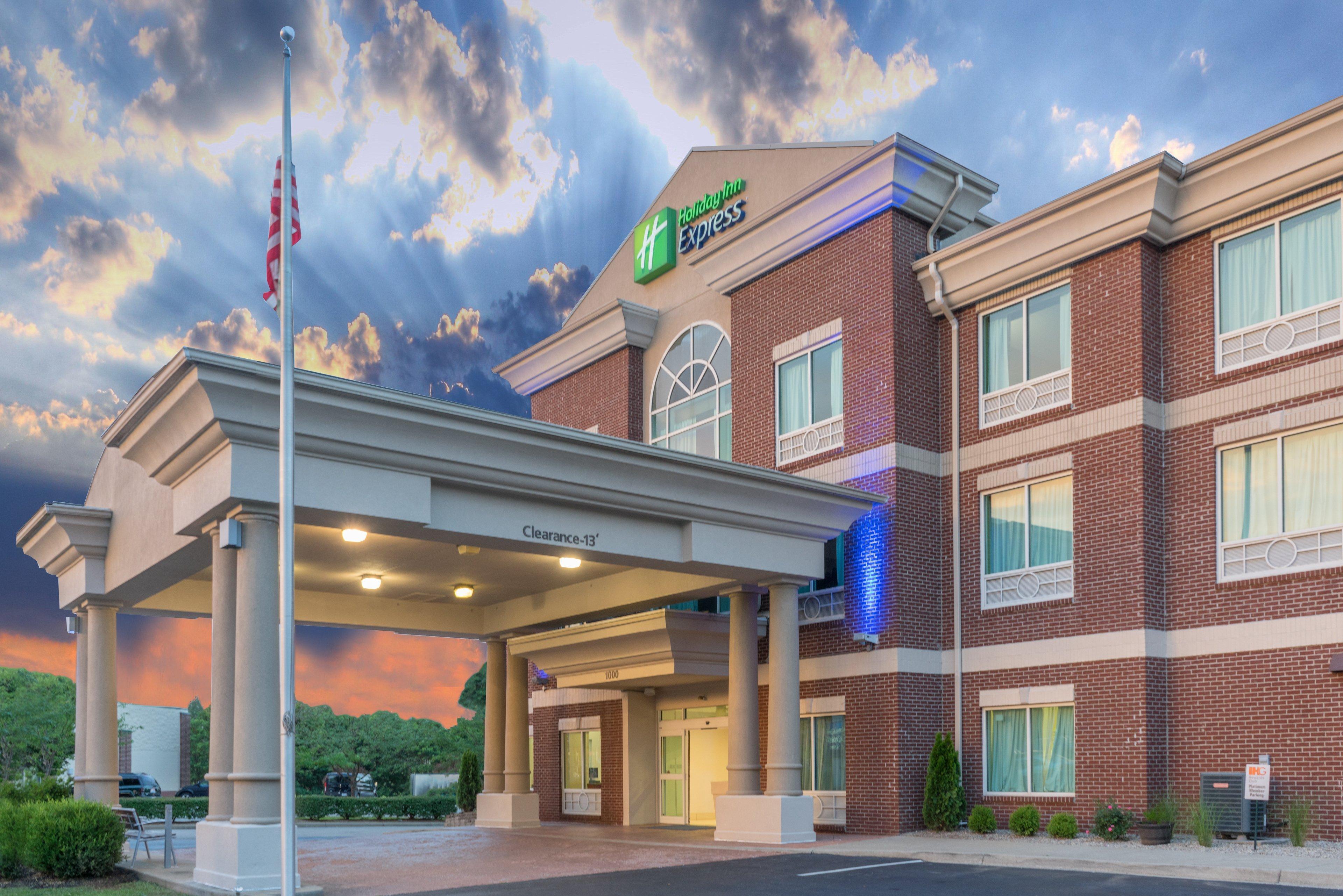 Holiday Inn Express Hotel & Suites Frankfort By Ihg Bagian luar foto