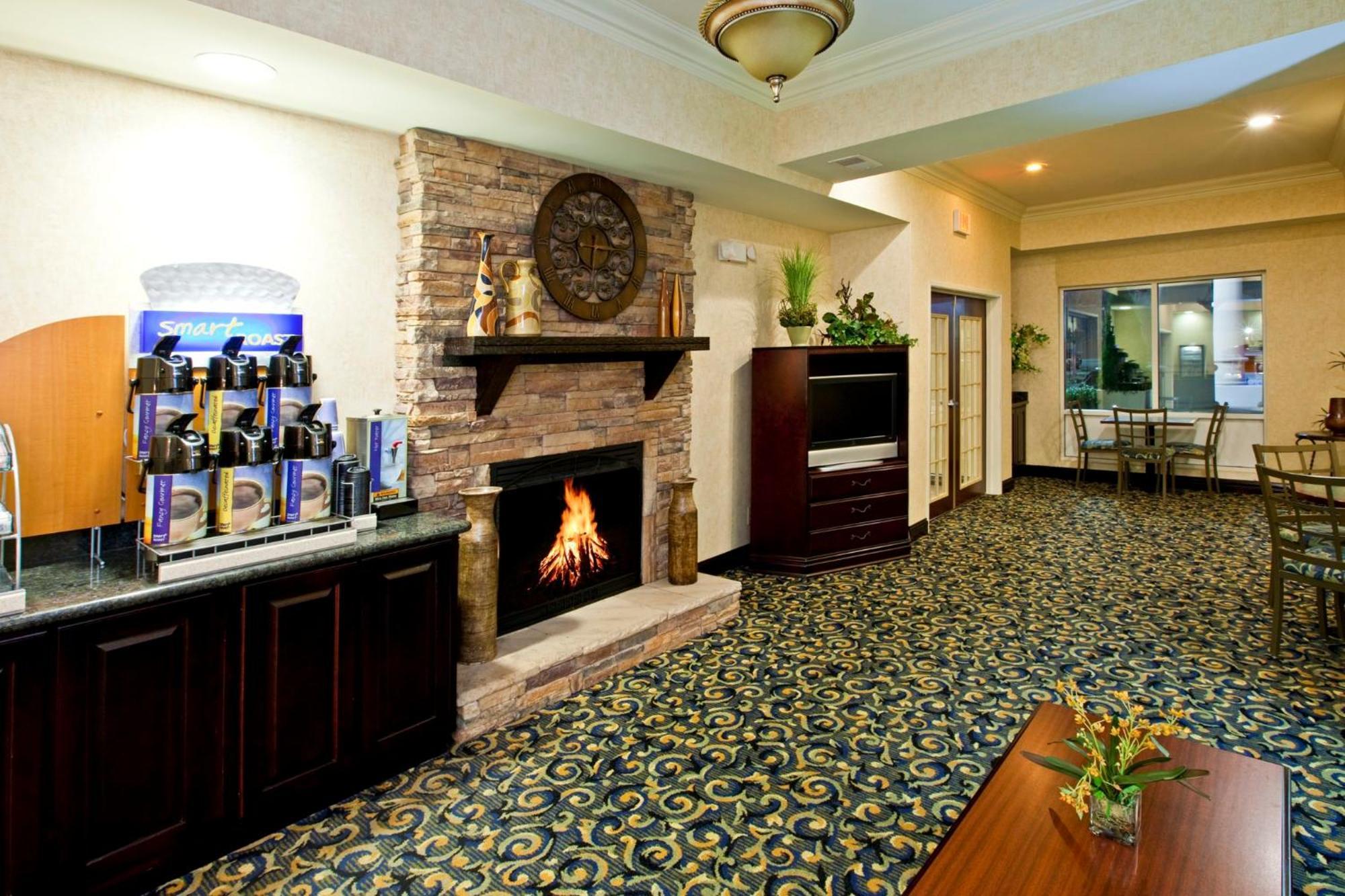 Holiday Inn Express Hotel & Suites Frankfort By Ihg Bagian luar foto