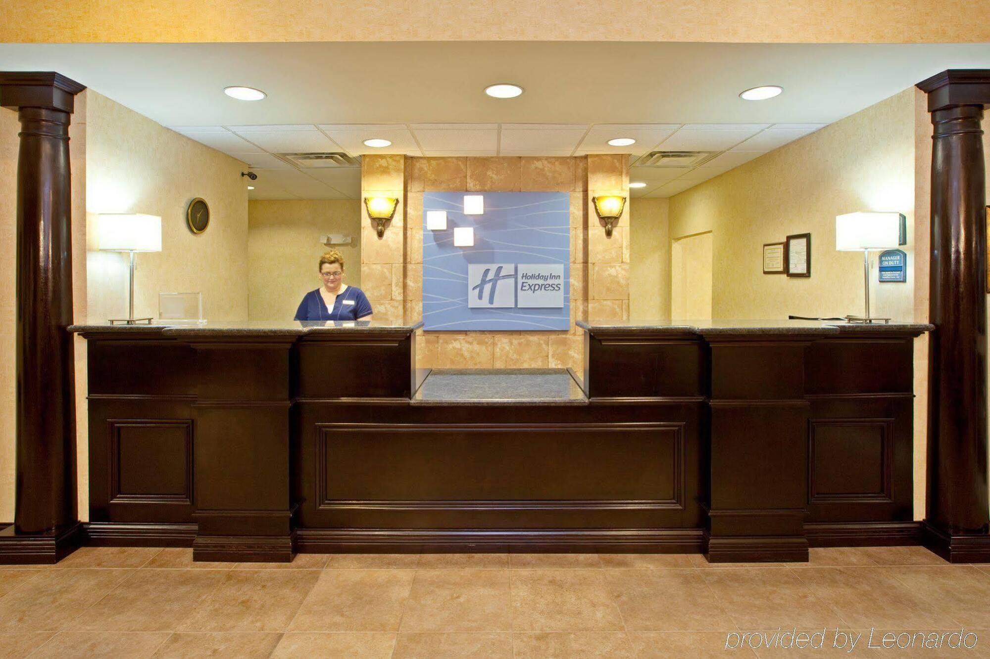 Holiday Inn Express Hotel & Suites Frankfort By Ihg Bagian luar foto