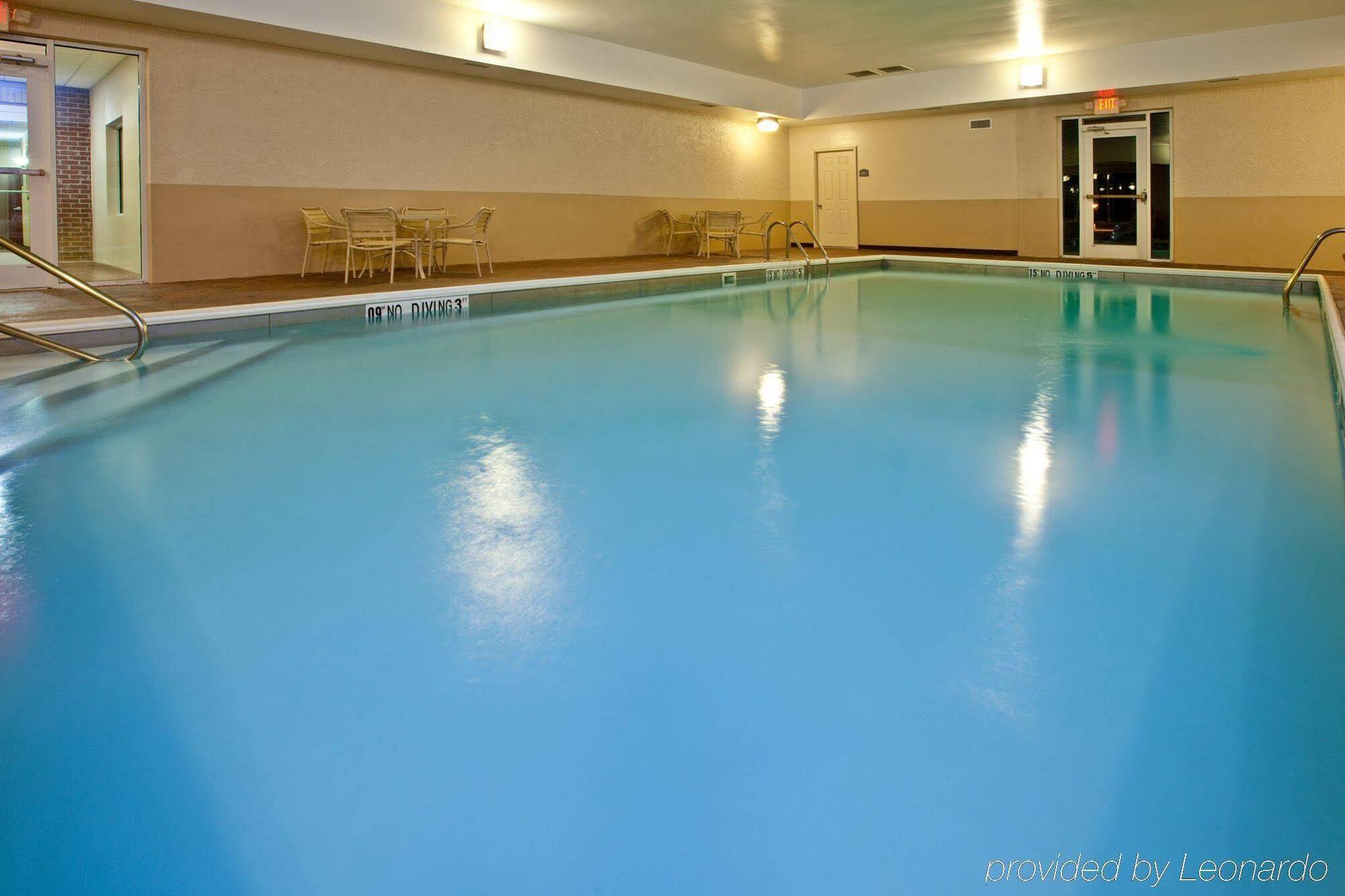 Holiday Inn Express Hotel & Suites Frankfort By Ihg Bagian luar foto